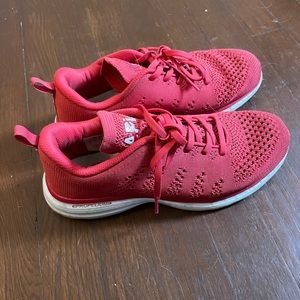 APL running shoes size 8